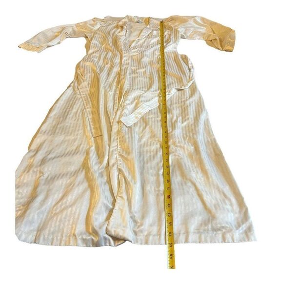 Long Robe House Coat Dressing Gown It’s A Charm Vintage White Bathrobe Small - Picture 5 of 7